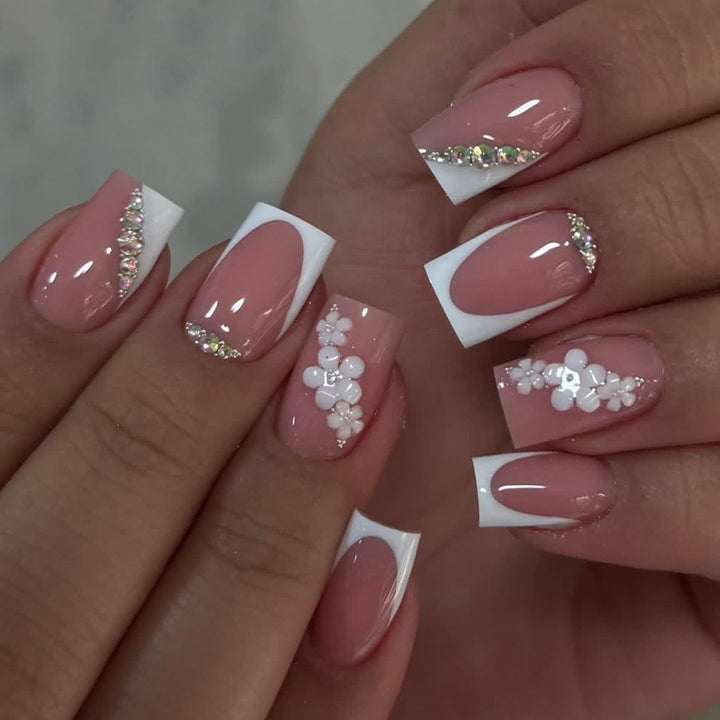 Artificial nail set with flower and glitter details Stornfield