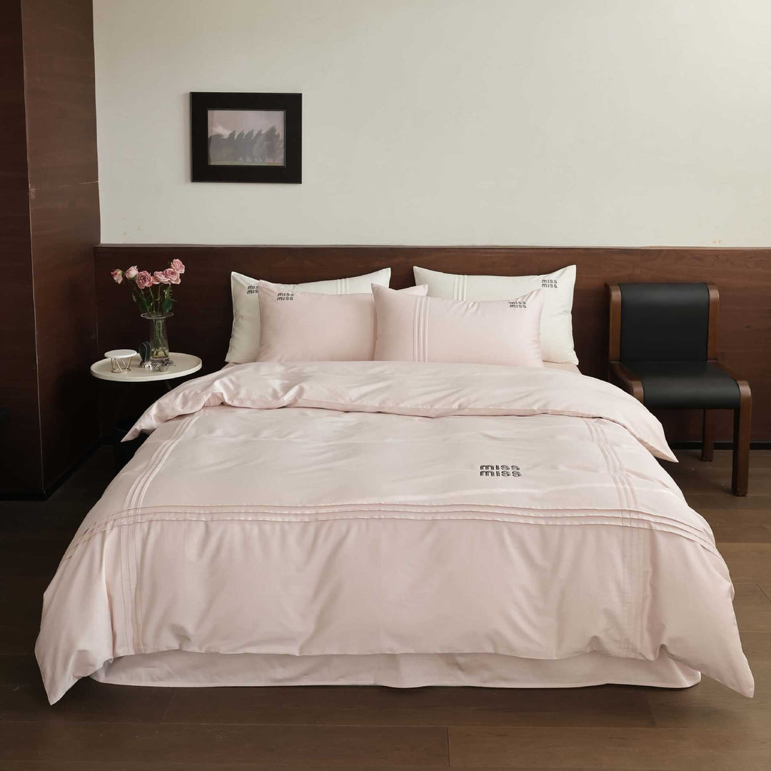 High-quality cotton bedding set with quilted seam