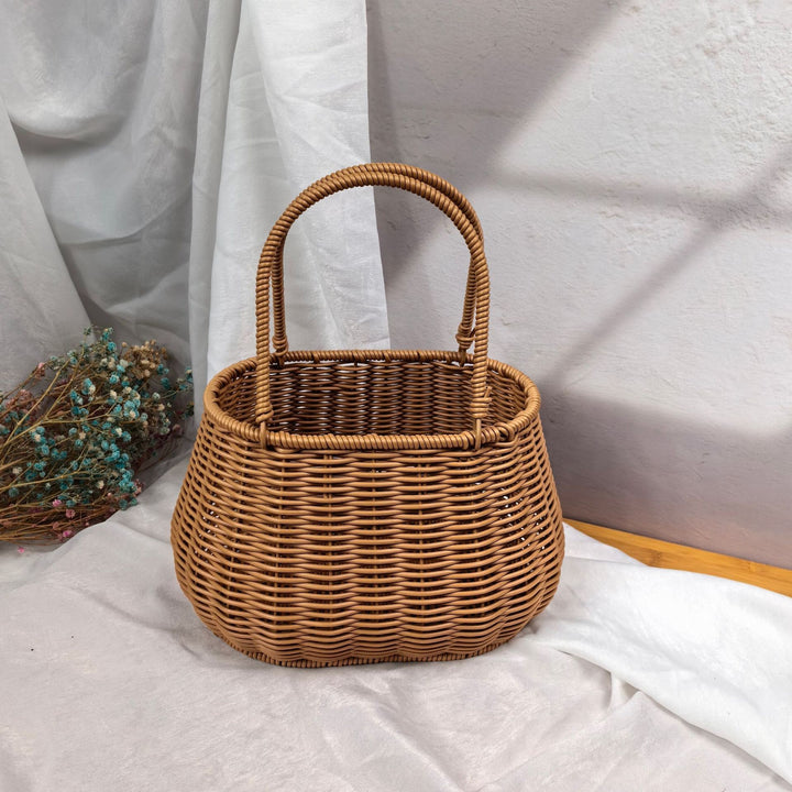 Women's stylish rattan container with pearl handle Stornfield