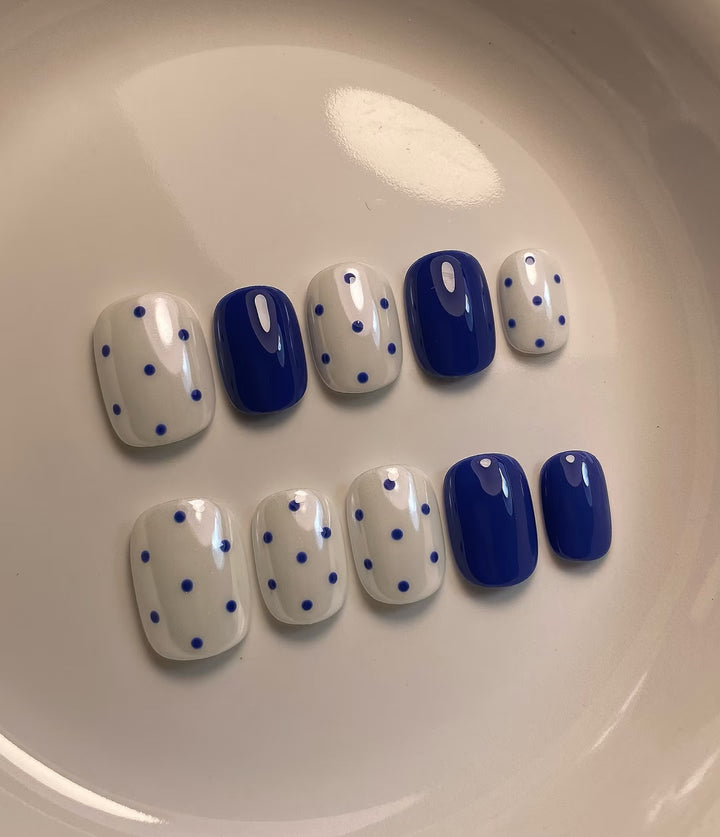 Decorative Press-On Nail Art Set with Polka Dot Design