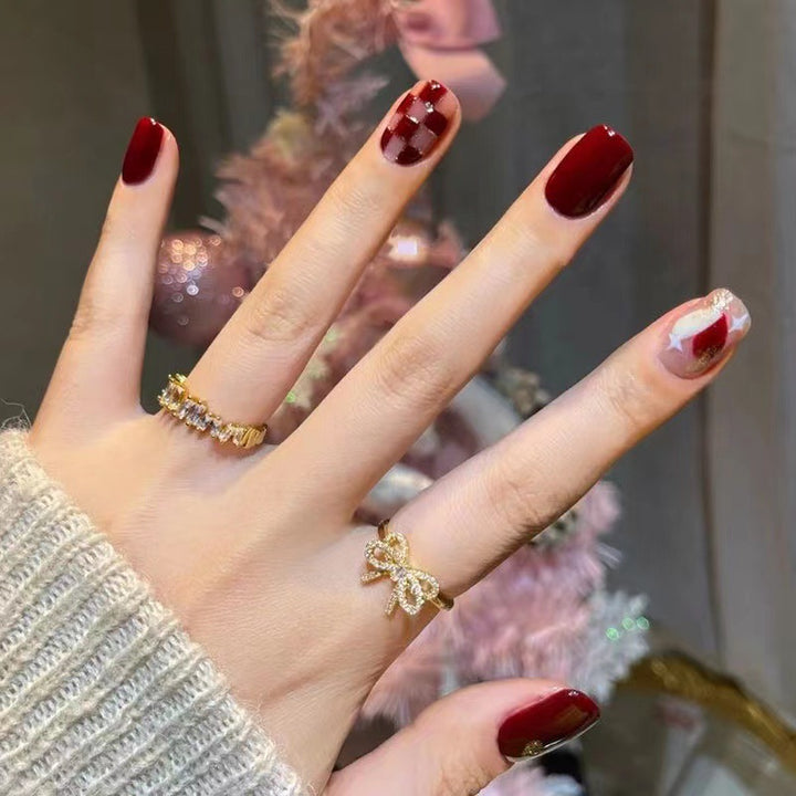 Trendy nail art with elegant accents Stornfield