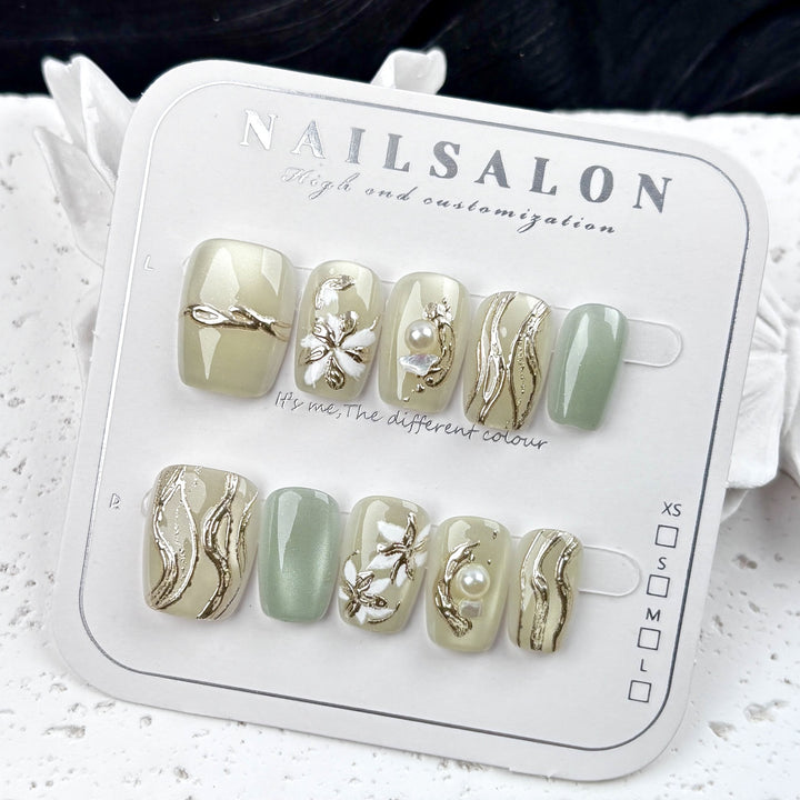 Decorative Press-On Nail Art Set with Elegant Floral Accents