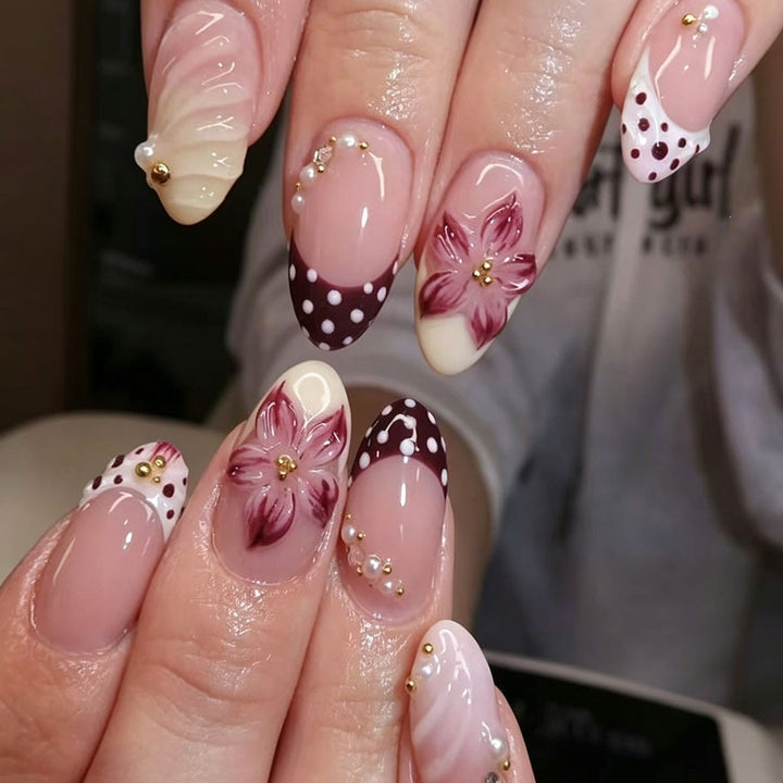 Artificial nail set with floral details and glitter accents Stornfield