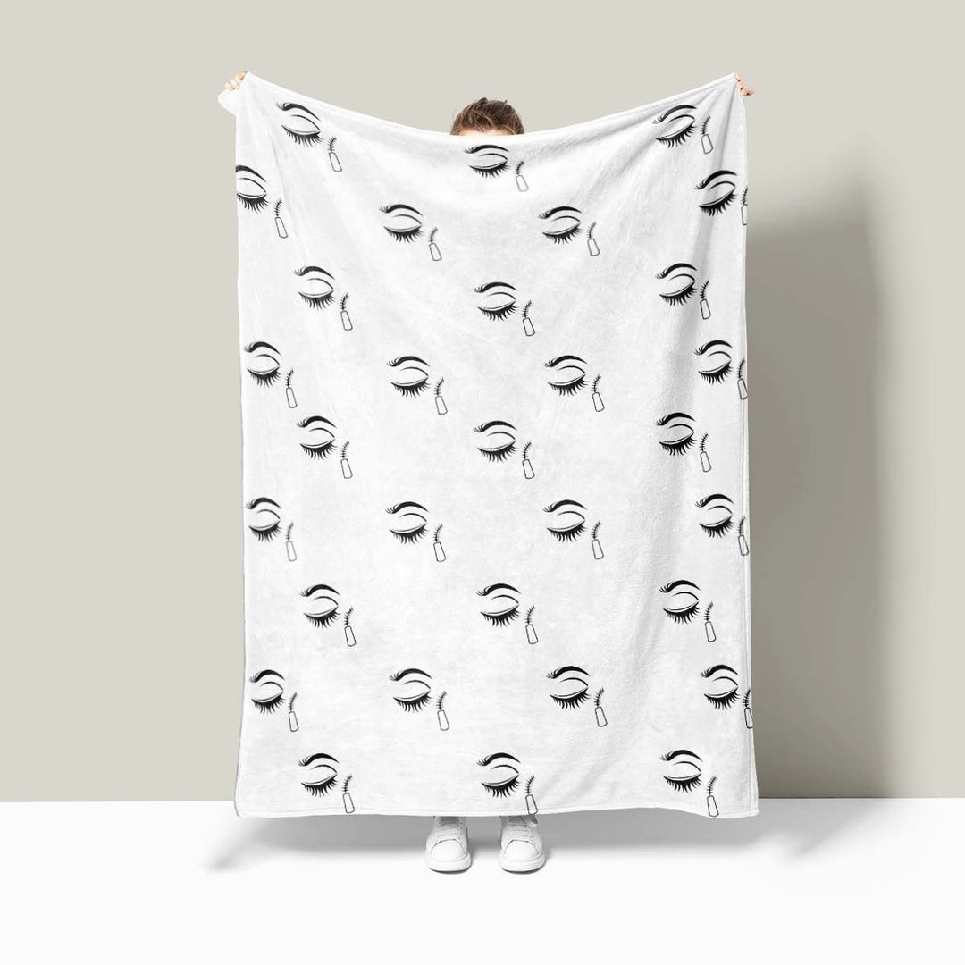 Luxurious Fleece Throw Blanket with Eye-Catching Design