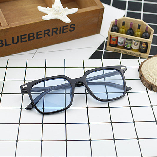 Women's modern square sunglasses with minimalist frame structure Stornfield