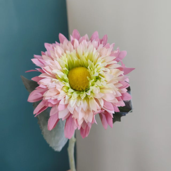 Lifelike Daisy Stem