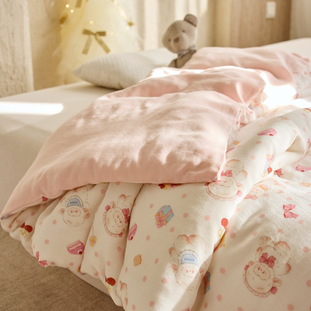 Kids bedding set with cute lion motifs made of soft cotton muslin