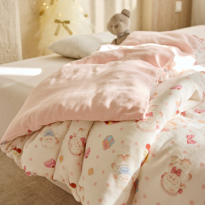 Kids bedding set with cute lion motifs made of soft cotton muslin