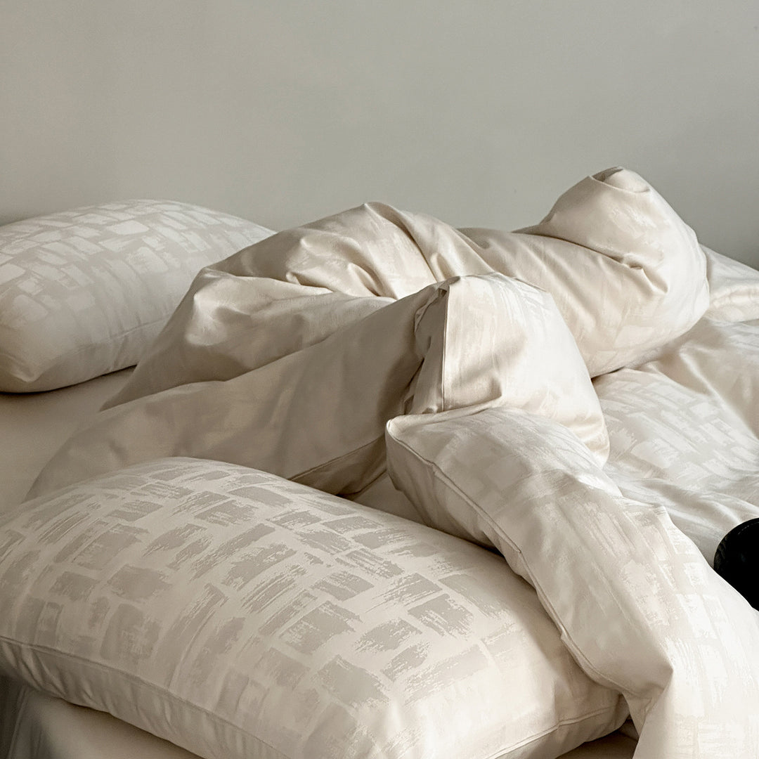 Bedding set made of cotton satin with subtle jacquard pattern