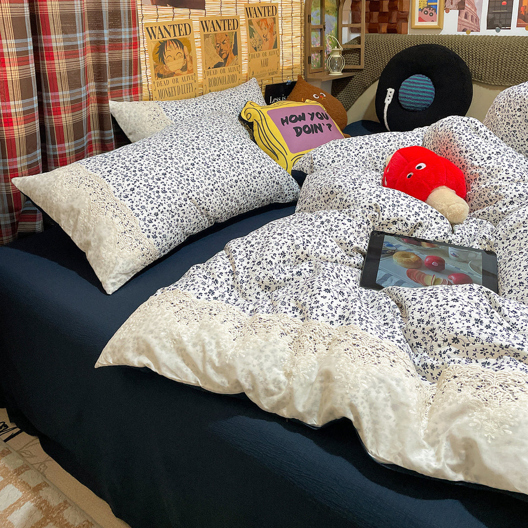 Floral Patterned Bedding Set