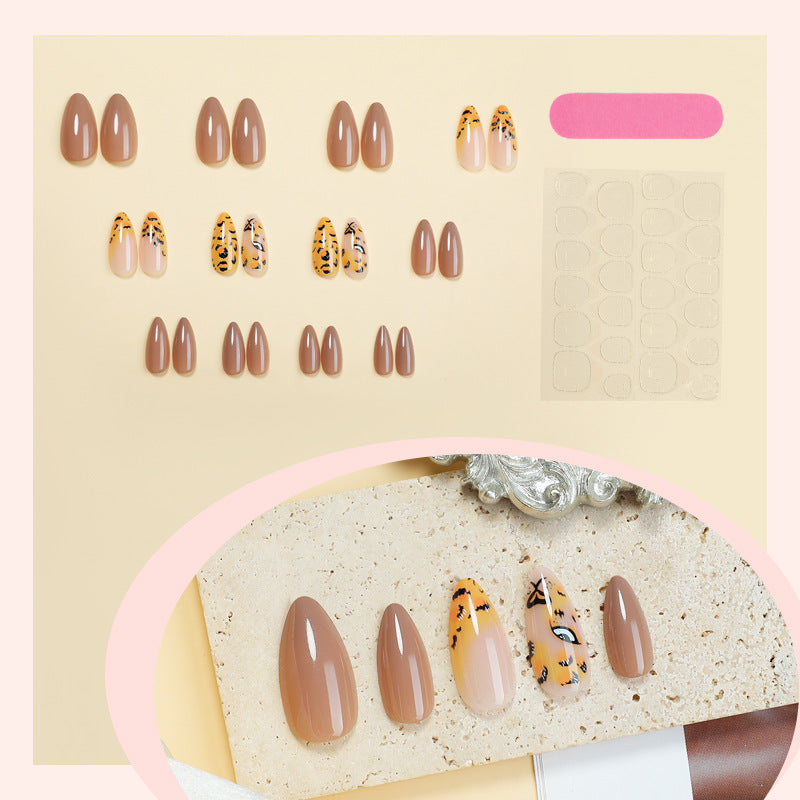Creative Nail Art Set with Leopard Design and Glamorous Accents Stornfield