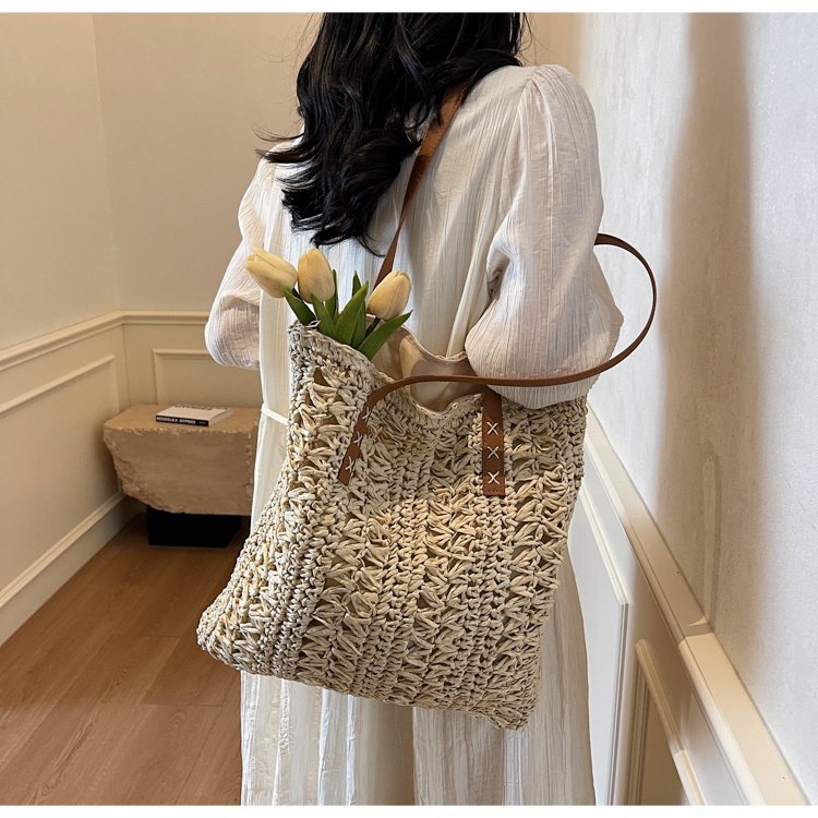 Spacious straw shopping bag with leather handles Stornfield