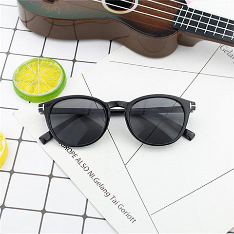 Women's fashionable round sunglasses with elegant plastic frame Stornfield