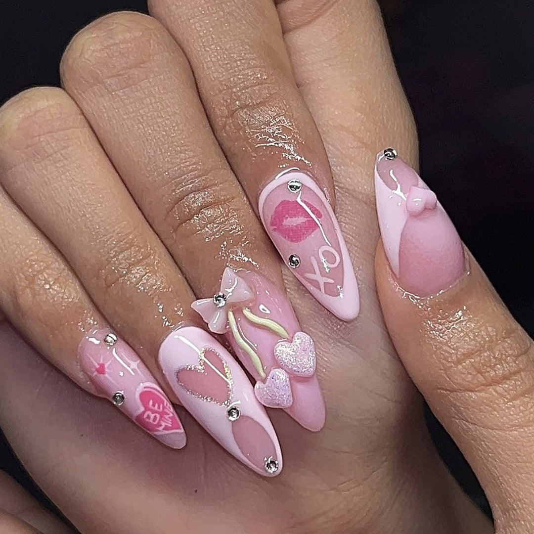 Artificial nail set with playful heart and lip motifs Stornfield