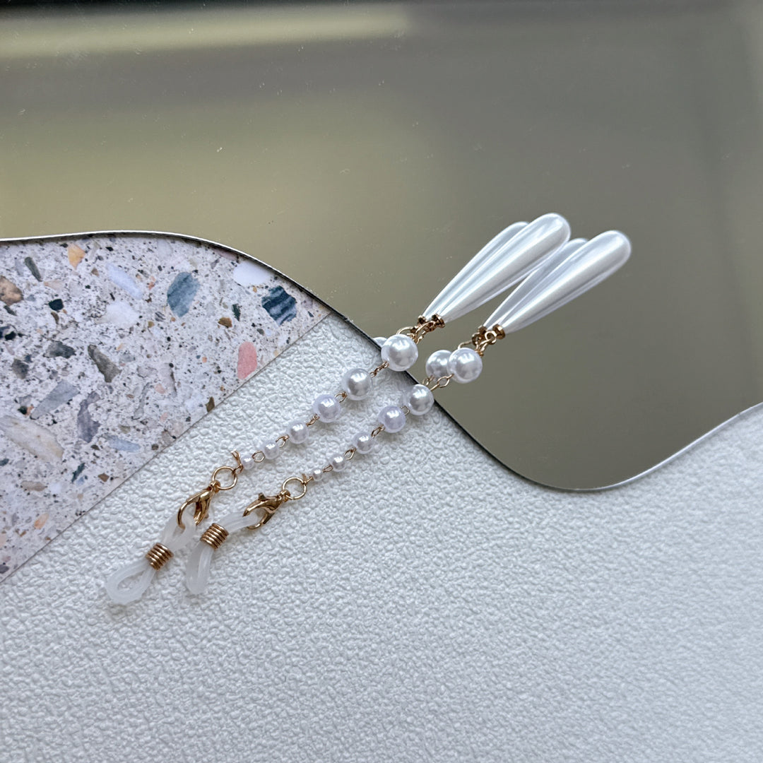Elegant Pearl-Accented Eyewear Chain Stornfield