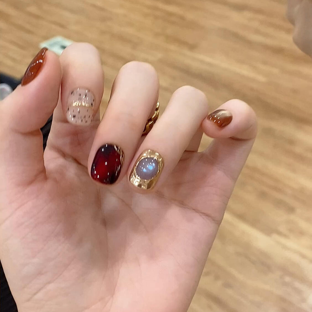 Glamorous artificial nails with elegant designs Stornfield