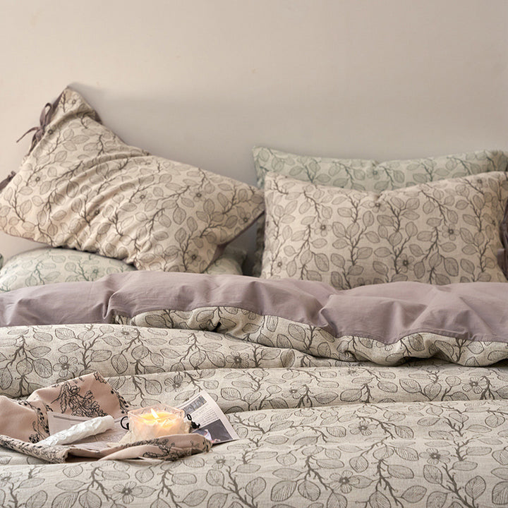 Bedding set made of cotton percale with fine floral woven texture and decorative bows