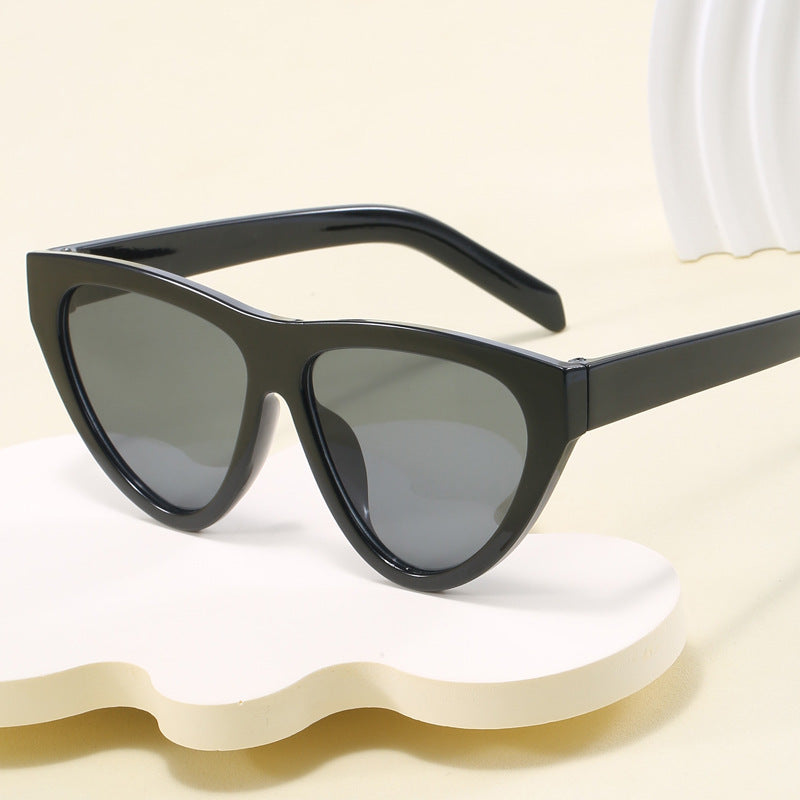 Women's futuristic Cat-Eye sunglasses with high-quality plastic frame Stornfield