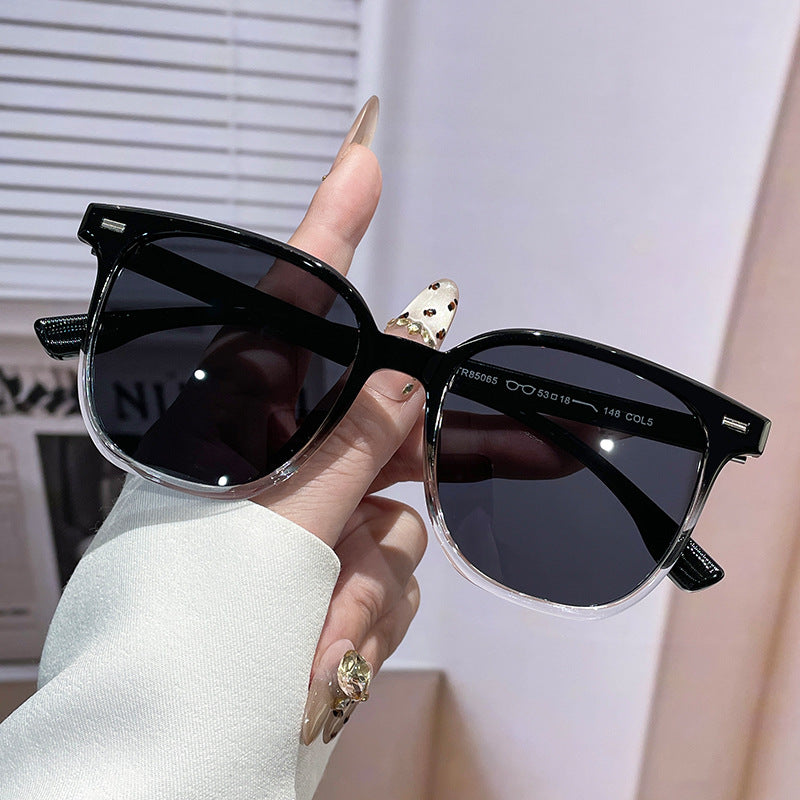 Women's fashionable sunglasses in minimalist design Stornfield