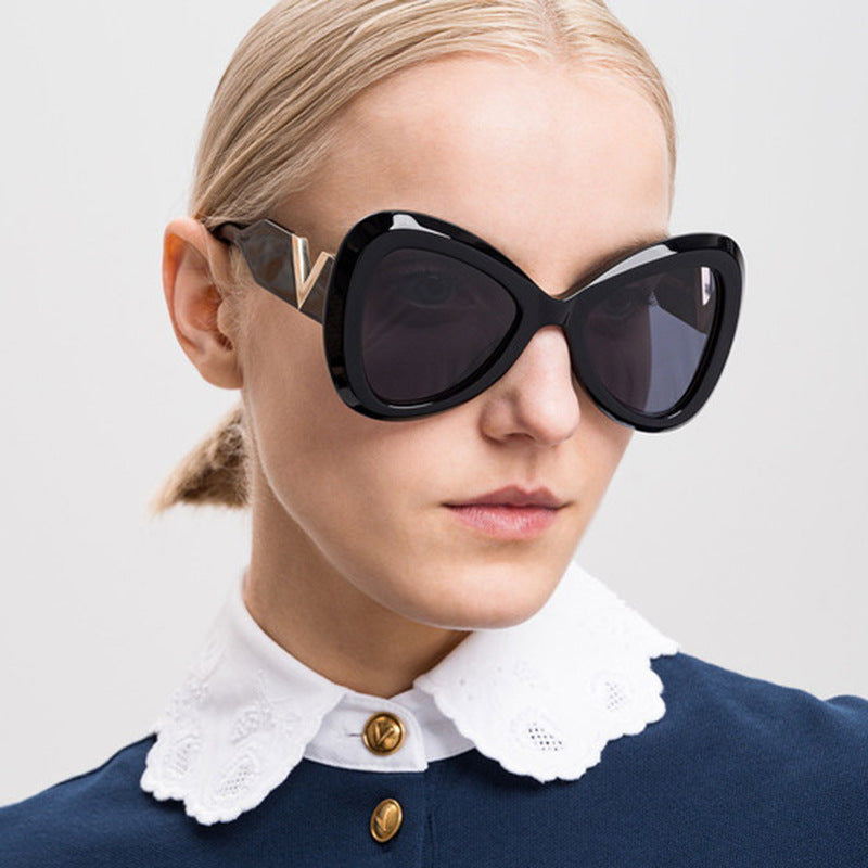 Women Cat-Eye Sunglasses with Luxurious Frame and Mirrored Lenses Stornfield