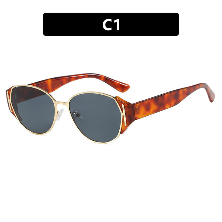 Women's retro-inspired sunglasses with elegant frame Stornfield