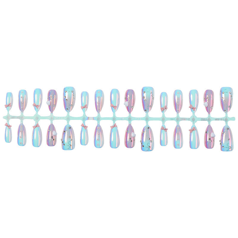 Artificial nail set with holographic shine and delicate accents Stornfield