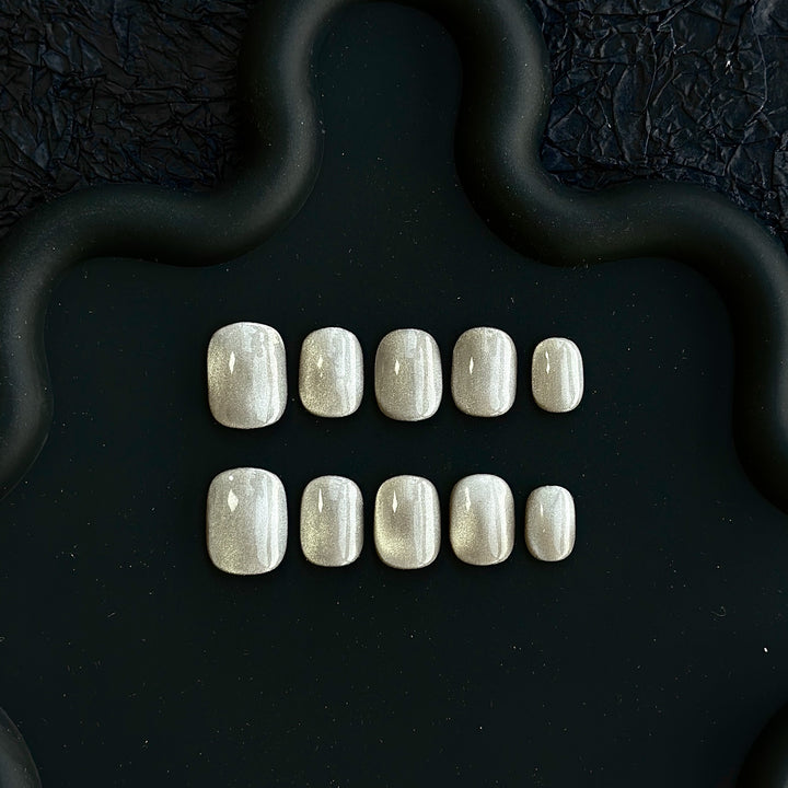 Elegant Press-On Nail Art Set with Shimmering Metallic Finish