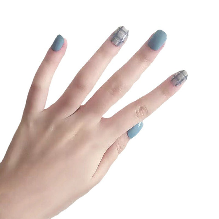 Artificial nails in an elegant plaid pattern Stornfield