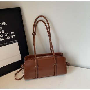 Modern Minimalist Crossbody Bag Stornfield