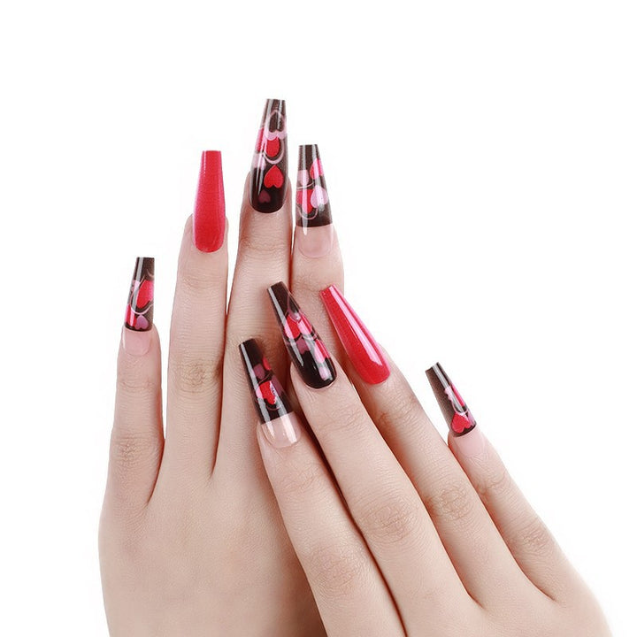 Fake nails in an eye-catching heart design Stornfield