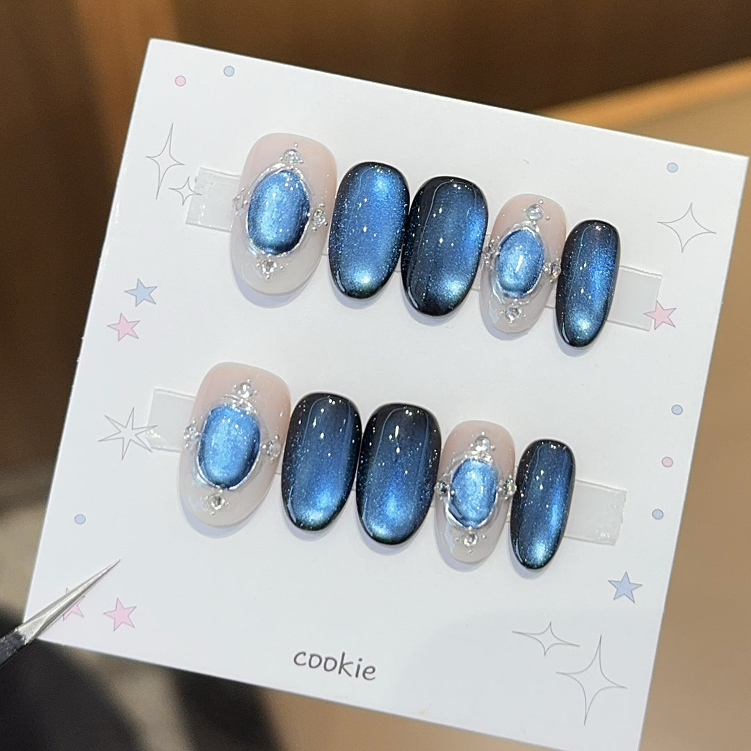 Glamorous artificial nails with shimmering star effect Stornfield