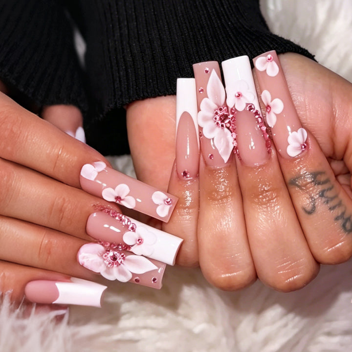 Artificial nail set with delicate flower and glitter details Stornfield