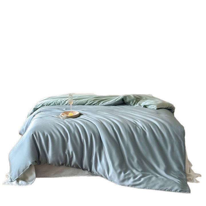 Luxurious satin bedding set with a silky-smooth surface, reversible function and hotel closure