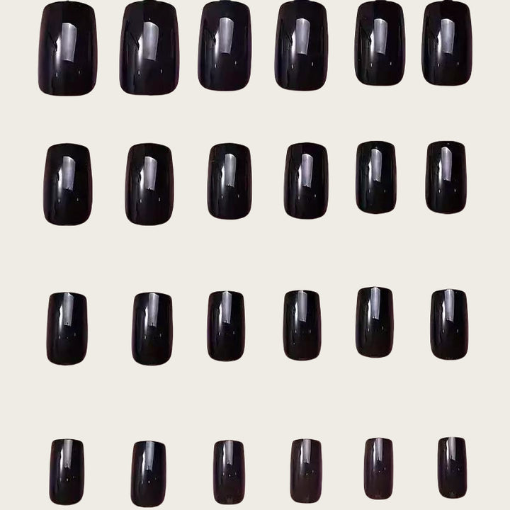 Artificial Nail Set in Shimmering Black Width Stornfield