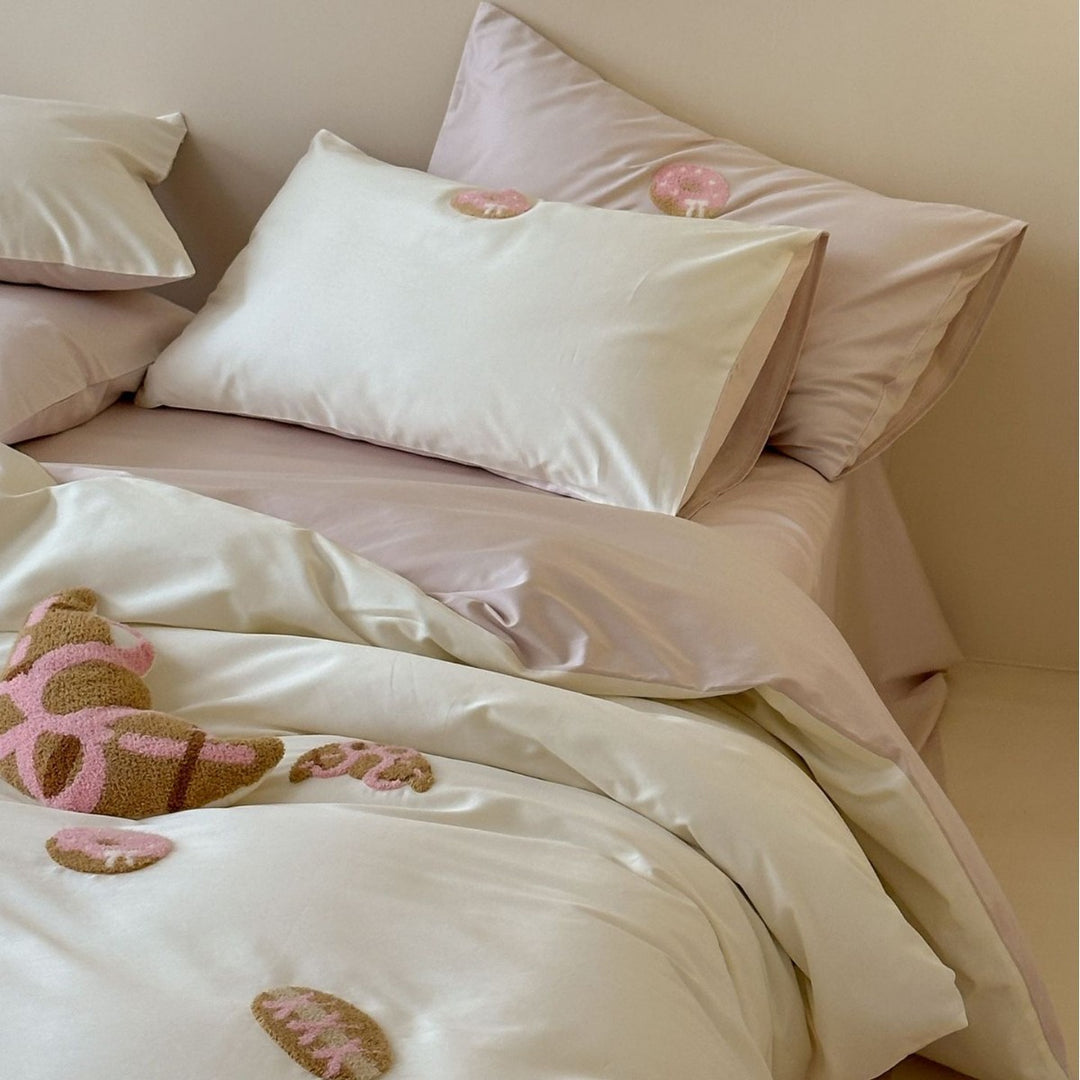 Cotton satin bed linen set with embroidered mini tartlet appliqués