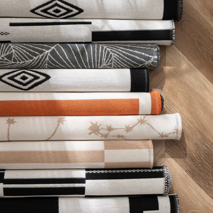 Washable tablecloth with circular retro print and PVC coating