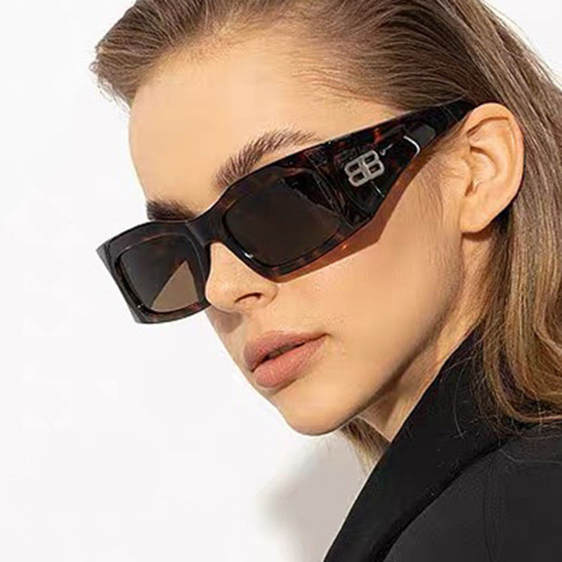 Women's fashionable sunglasses with angular frame and polarized lenses Stornfield