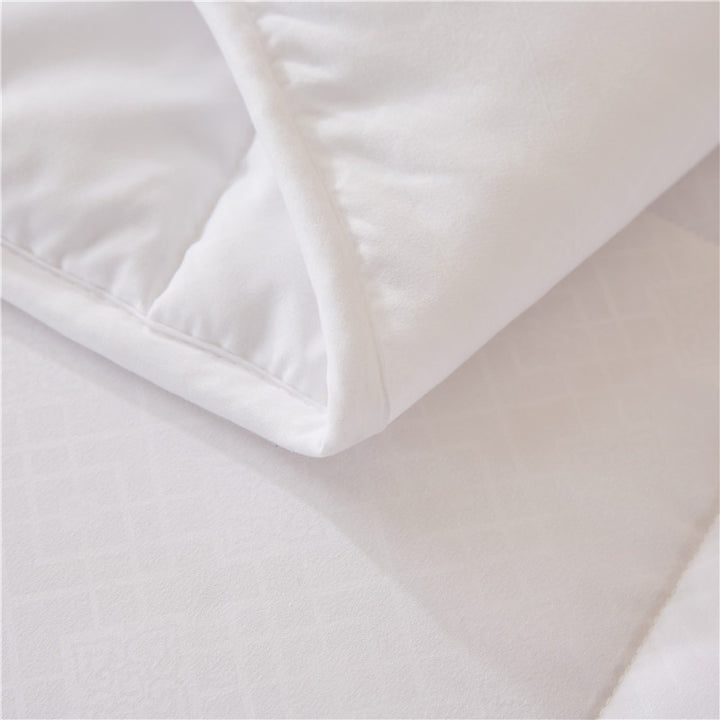 Ladies Allergy-Friendly Quilted Blanket with Breathable Microfiber Cover Stornfield