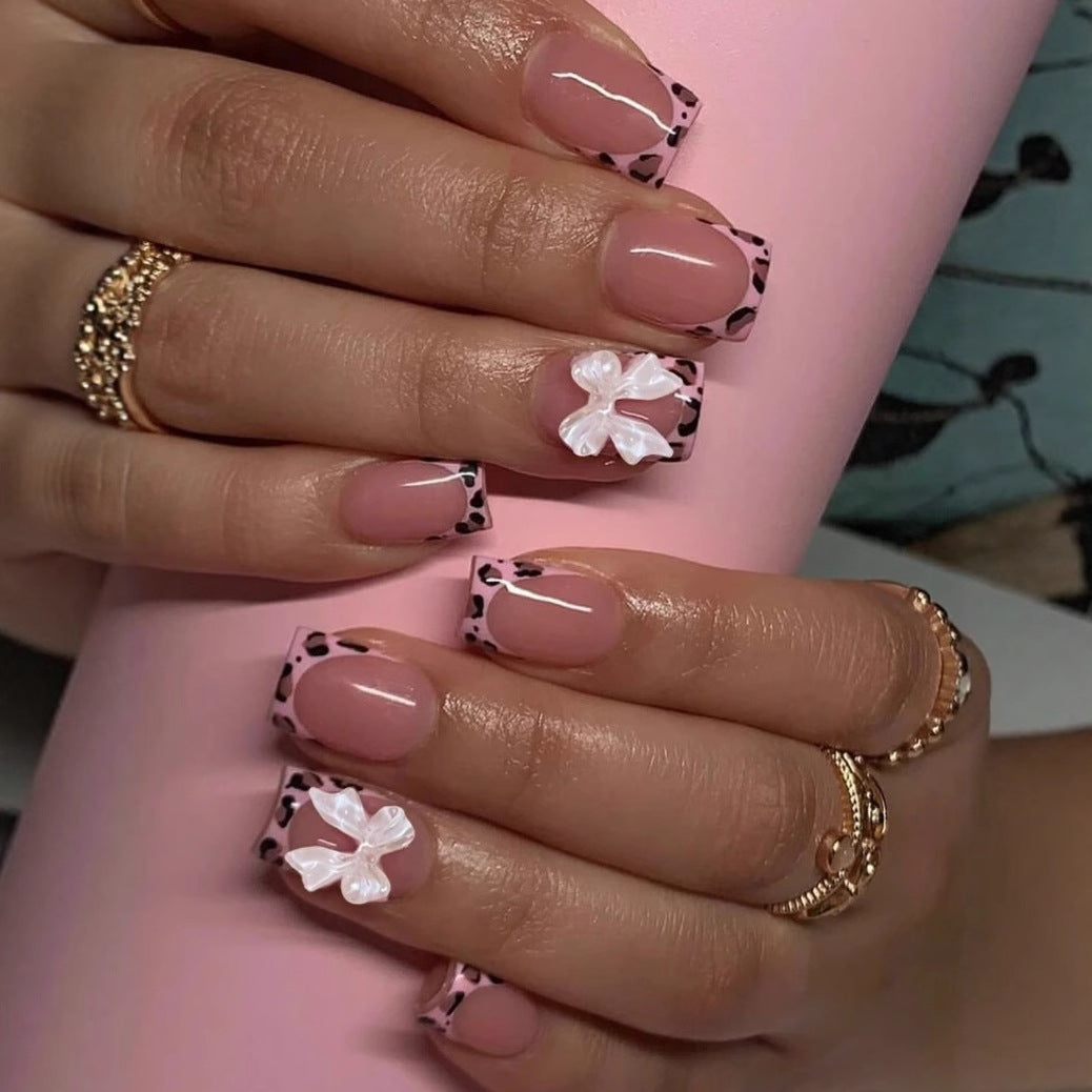 Nail art set with glamorous 3D flower decorations Stornfield