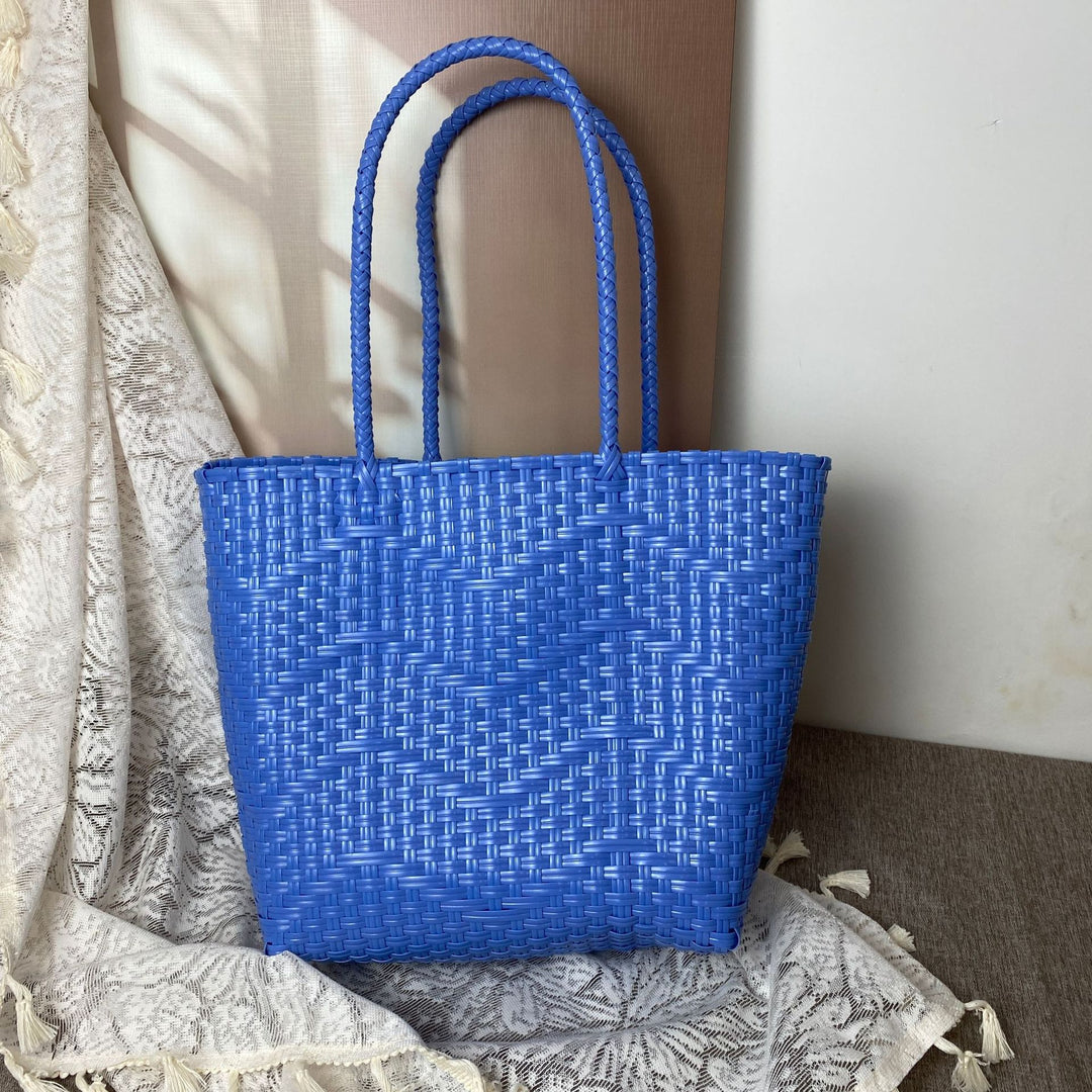 Hand-knotted tote bag with modern wave pattern Stornfield