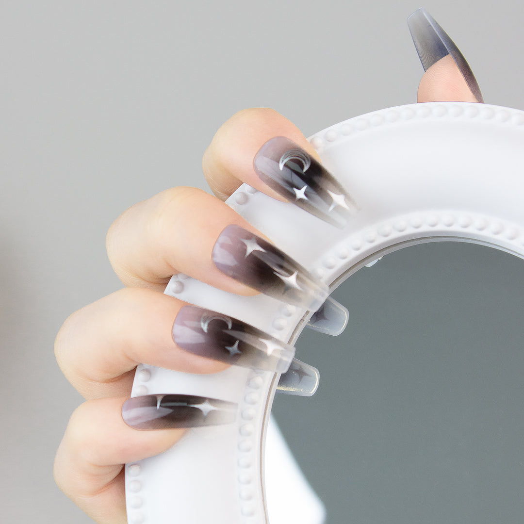 Minimalist Press-On Nail Art