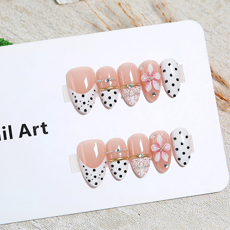 Elegant and artistic artificial nails Stornfield