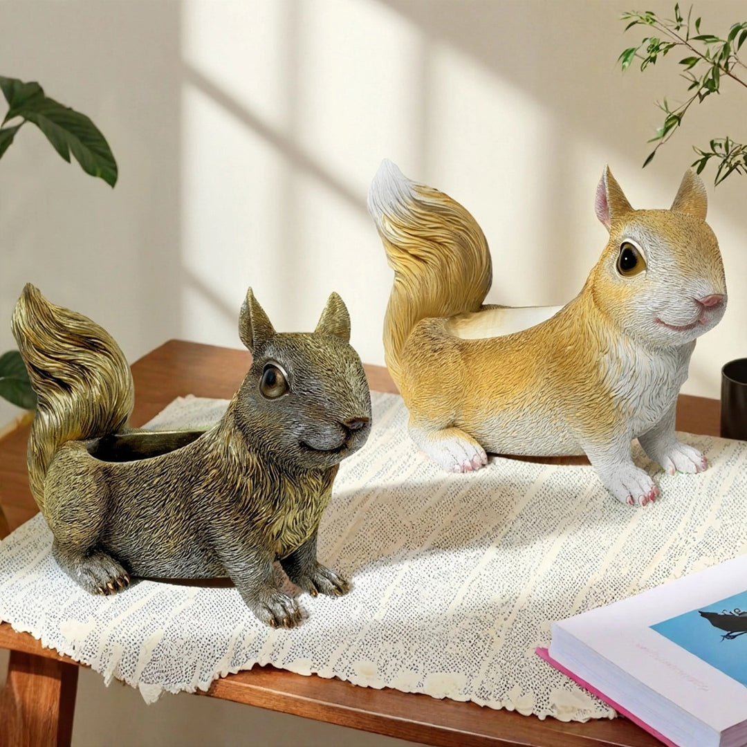 Squirrel-shaped planter Stornfield