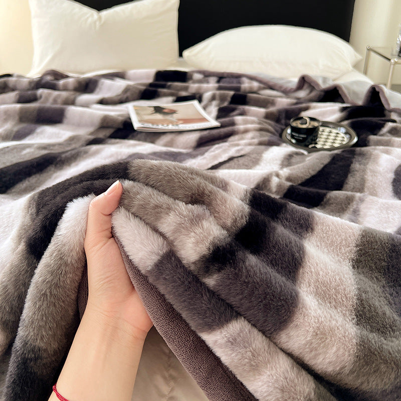Extra soft microfiber living room blanket with wave pattern and velvet piping