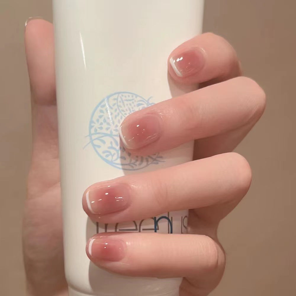 Elegant and natural nail art Stornfield