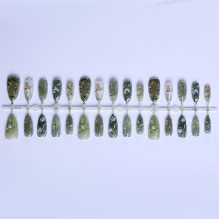 Artificial fingernails with handmade natural motifs Stornfield