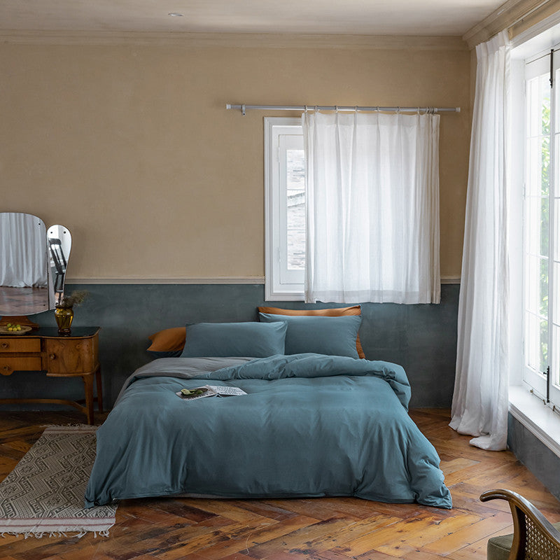 Breathable reversible bedding set made of organic cotton with light quilt and pillowcases
