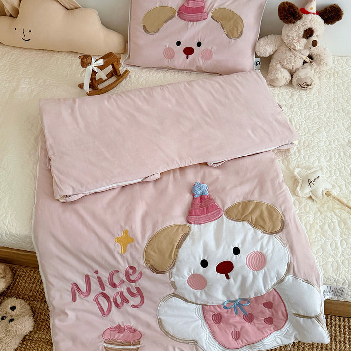 Children's sleeping bag and pillowcase set with quilted dog motif appliqué