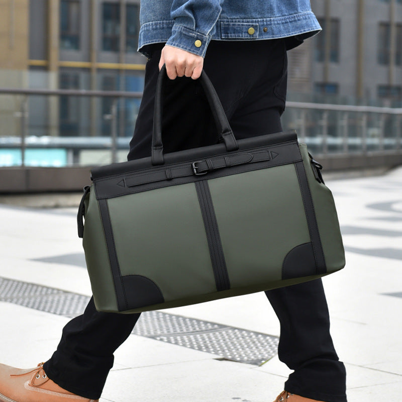 Robust sports and travel bag with practical compartments Stornfield