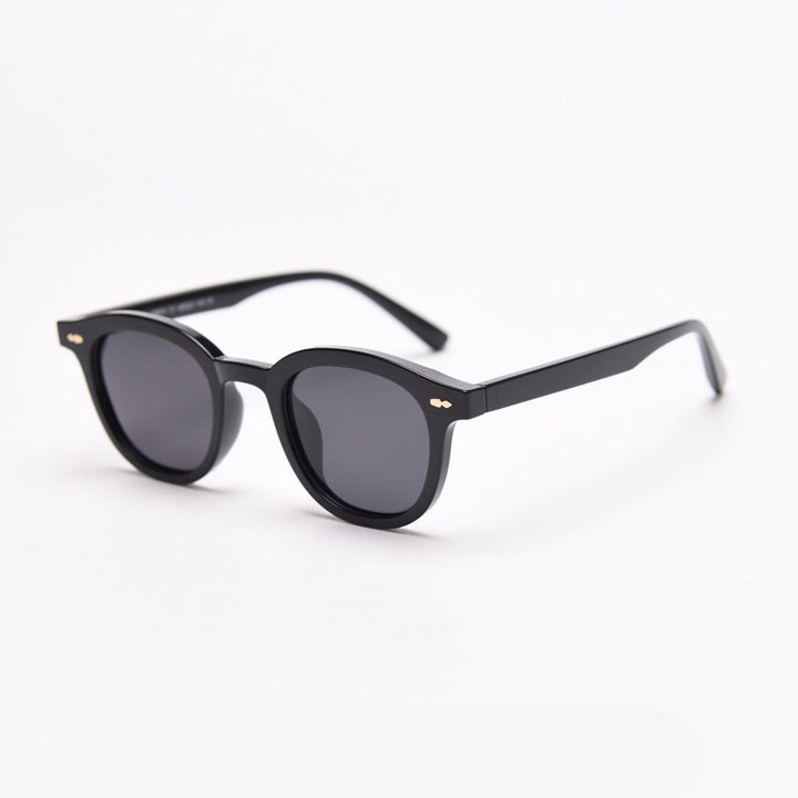 Fashionable sunglasses with round lenses and stylish frame Stornfield